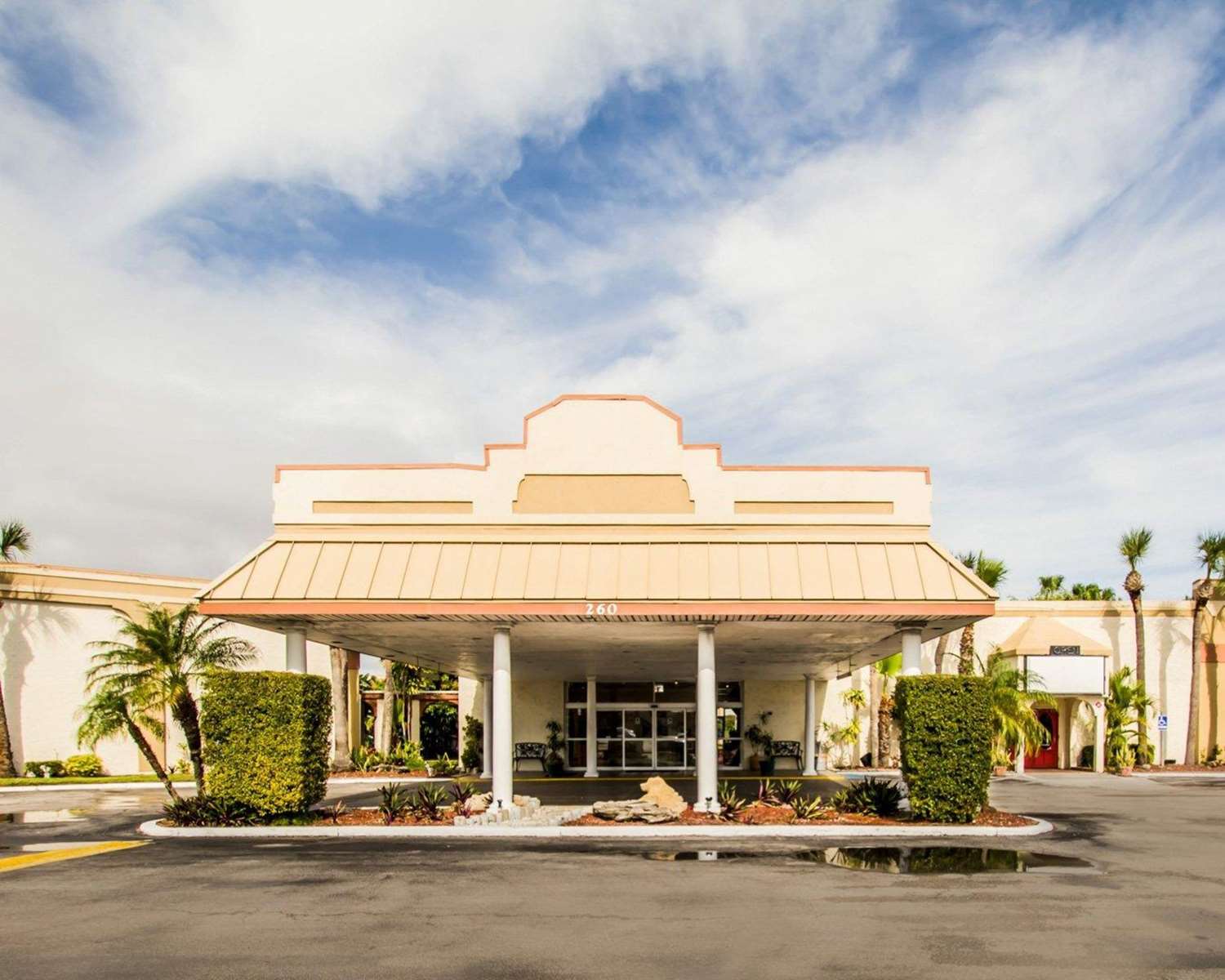 ISLAND HOTEL of Space Coast 2/46