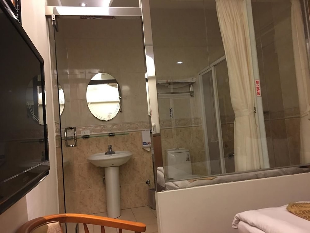 Ri Yue Hu Pan Hotel 27/28