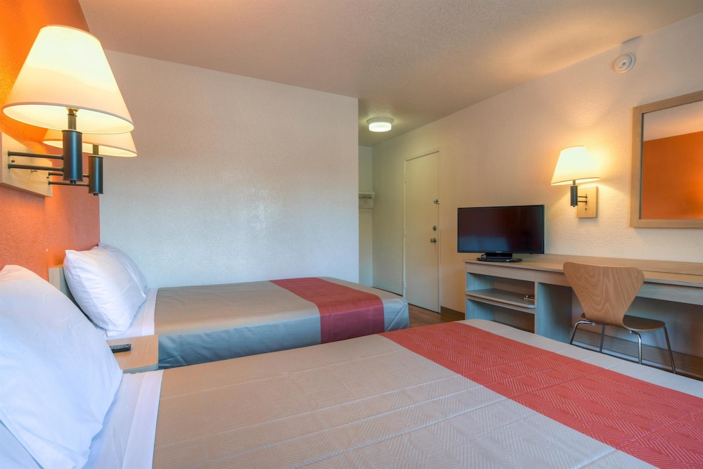 Motel6 San Ysidro, CA - San Diego Border 21/41
