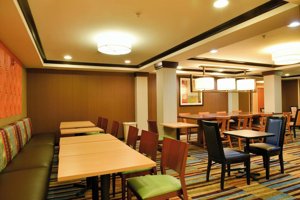 Fairfield Inn & Suites Hartford Airport 28/34