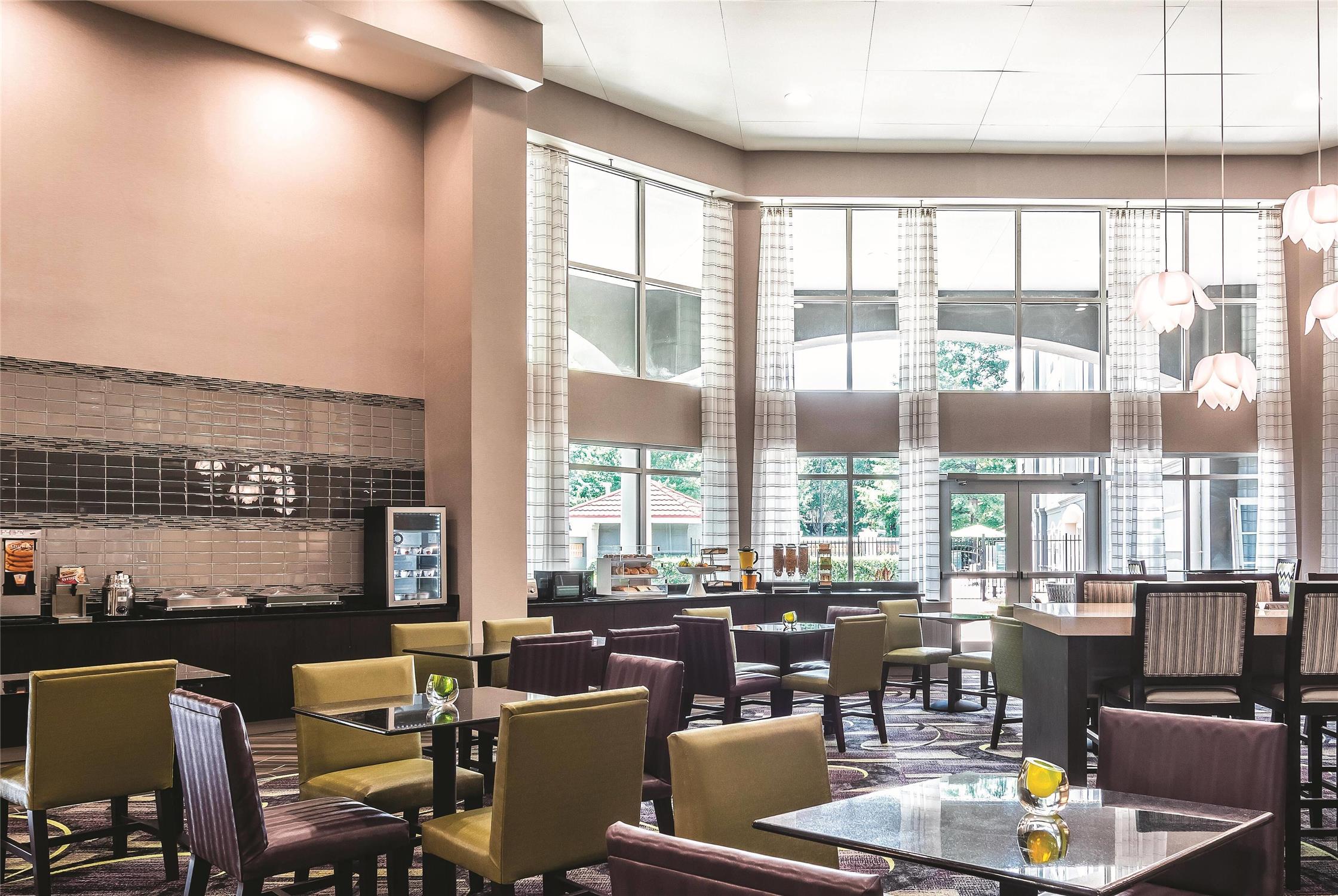 La Quinta Inn & Suites by Wyndham Atlanta Perimeter Medical 38/45