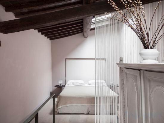 Loft, Deluxe