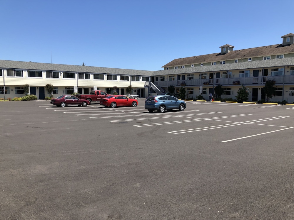 Super 8 by Wyndham Florence OR 35/38