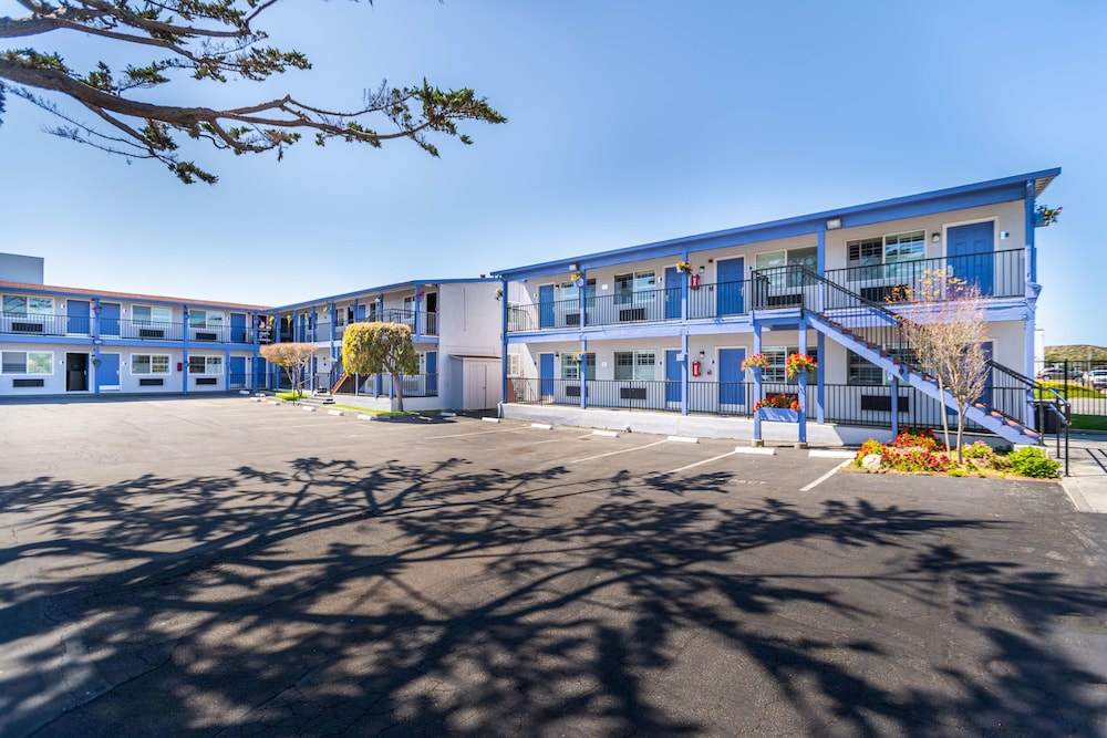 Surestay Hotel By Best Western Seaside Monterey 1/33