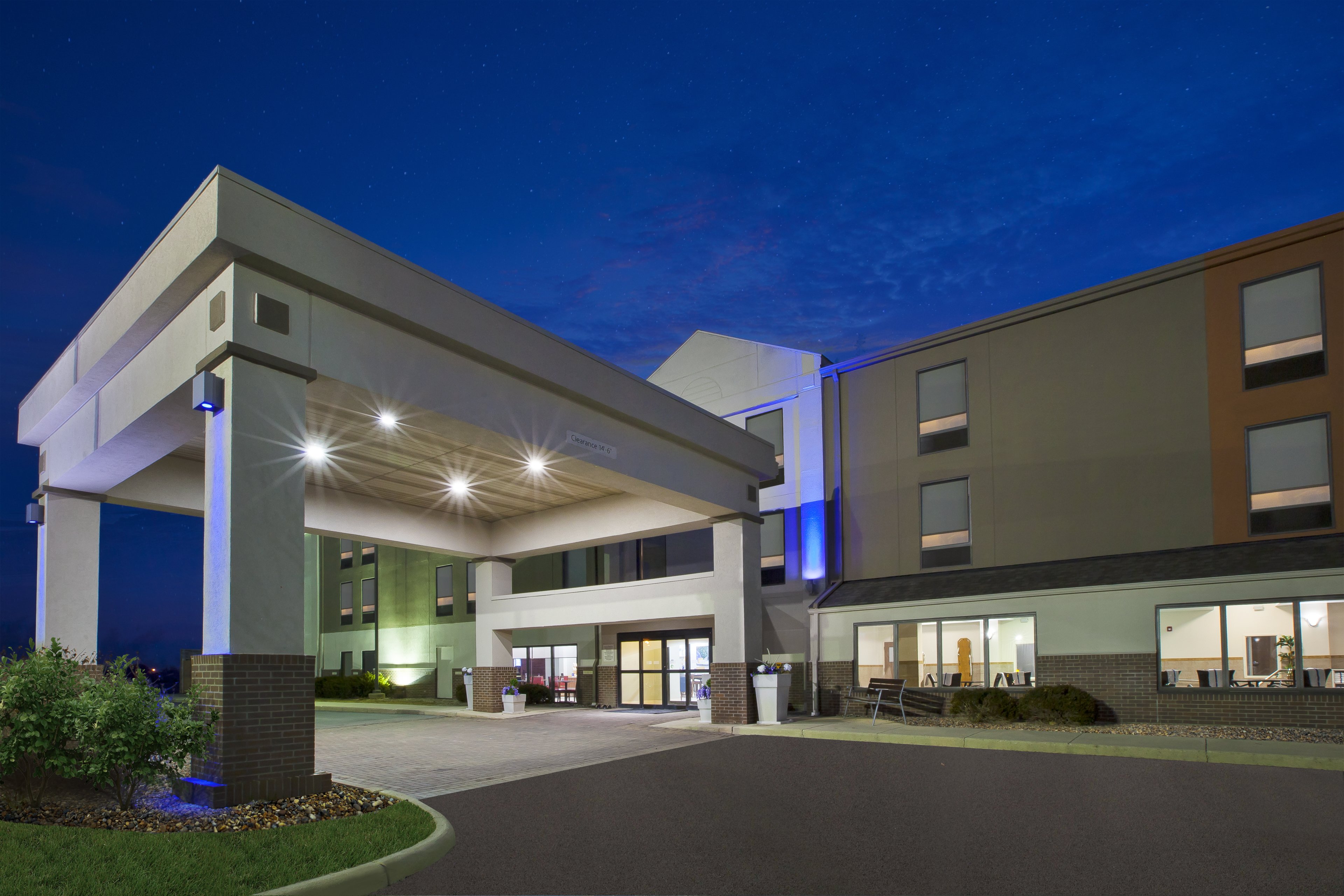 Holiday Inn Express Tiffin 1/24