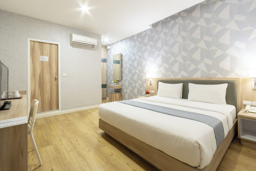 Leela Orchid Hotel 26/49