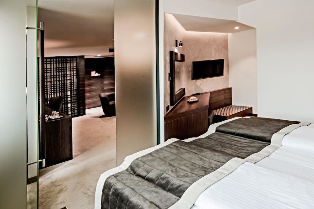DELUXE, SUITE, DOUBLE BED, CITY VIEW, ACCESSIBLE
