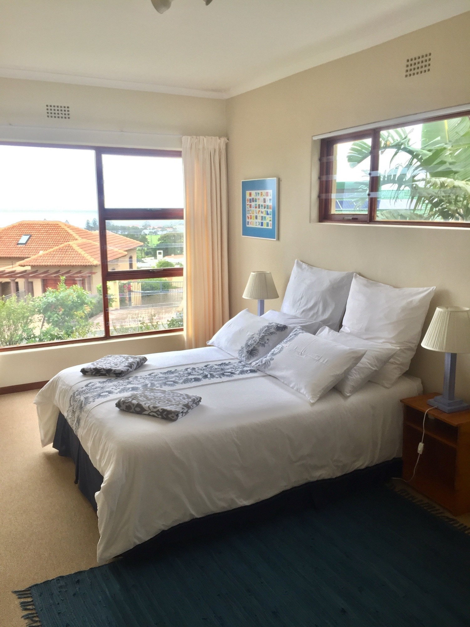 ROOM, LOW FLOOR