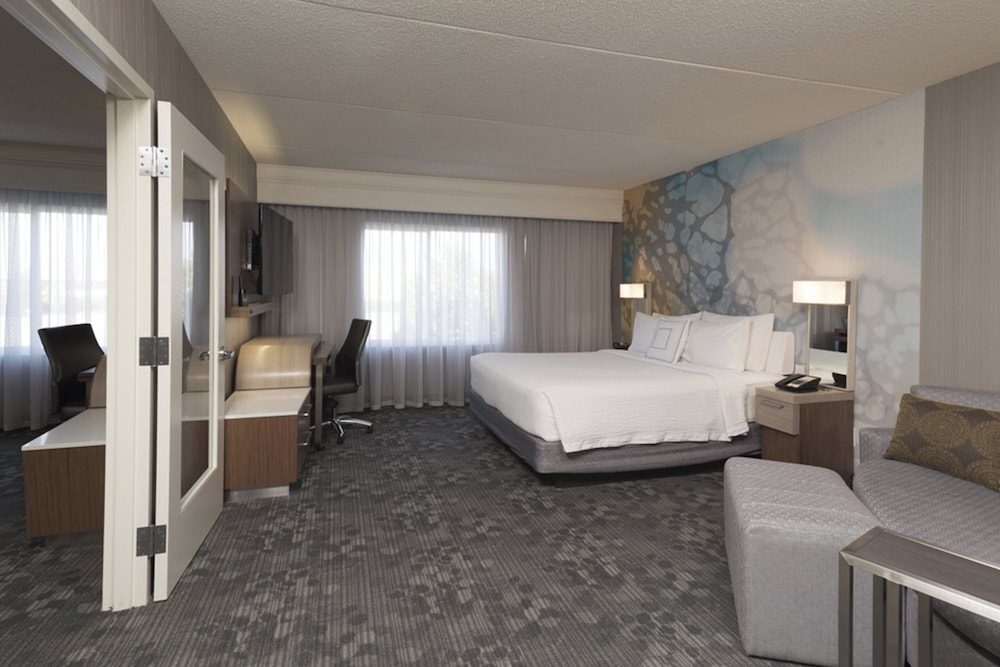 Suite, King Bed, Sofa