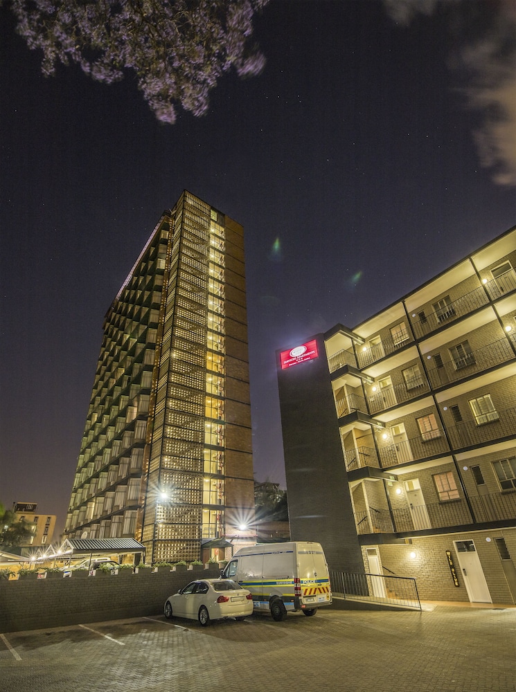 Hotel 224 3/83