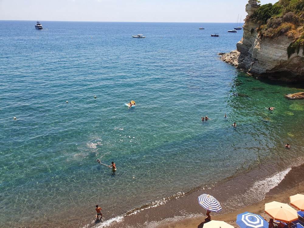 Hotel Ischia Casa Nicola 37/50