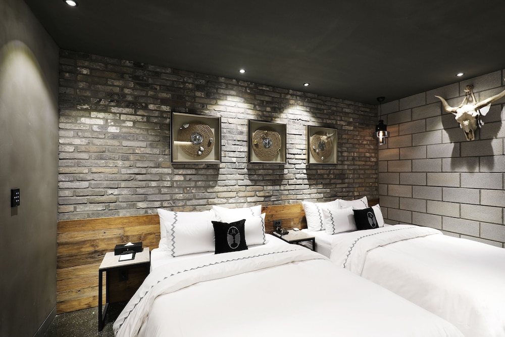 Mari Hotel 11/50