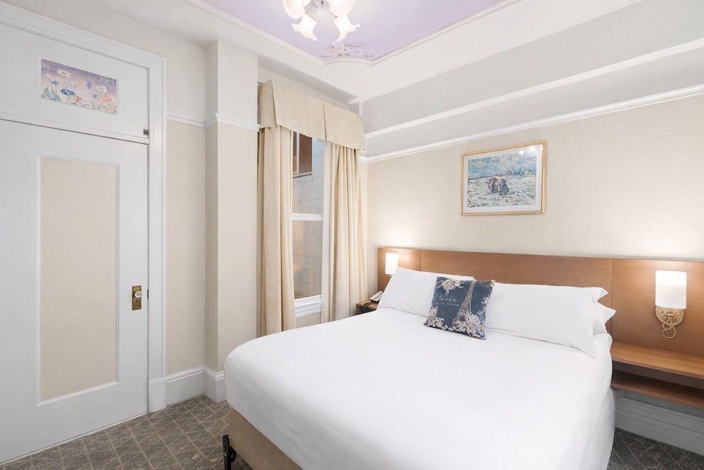 COZY, QUEEN BED