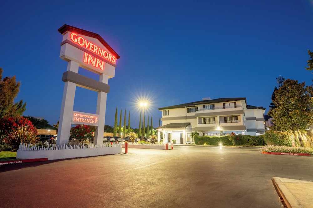 Governors Inn Hotel 8/77