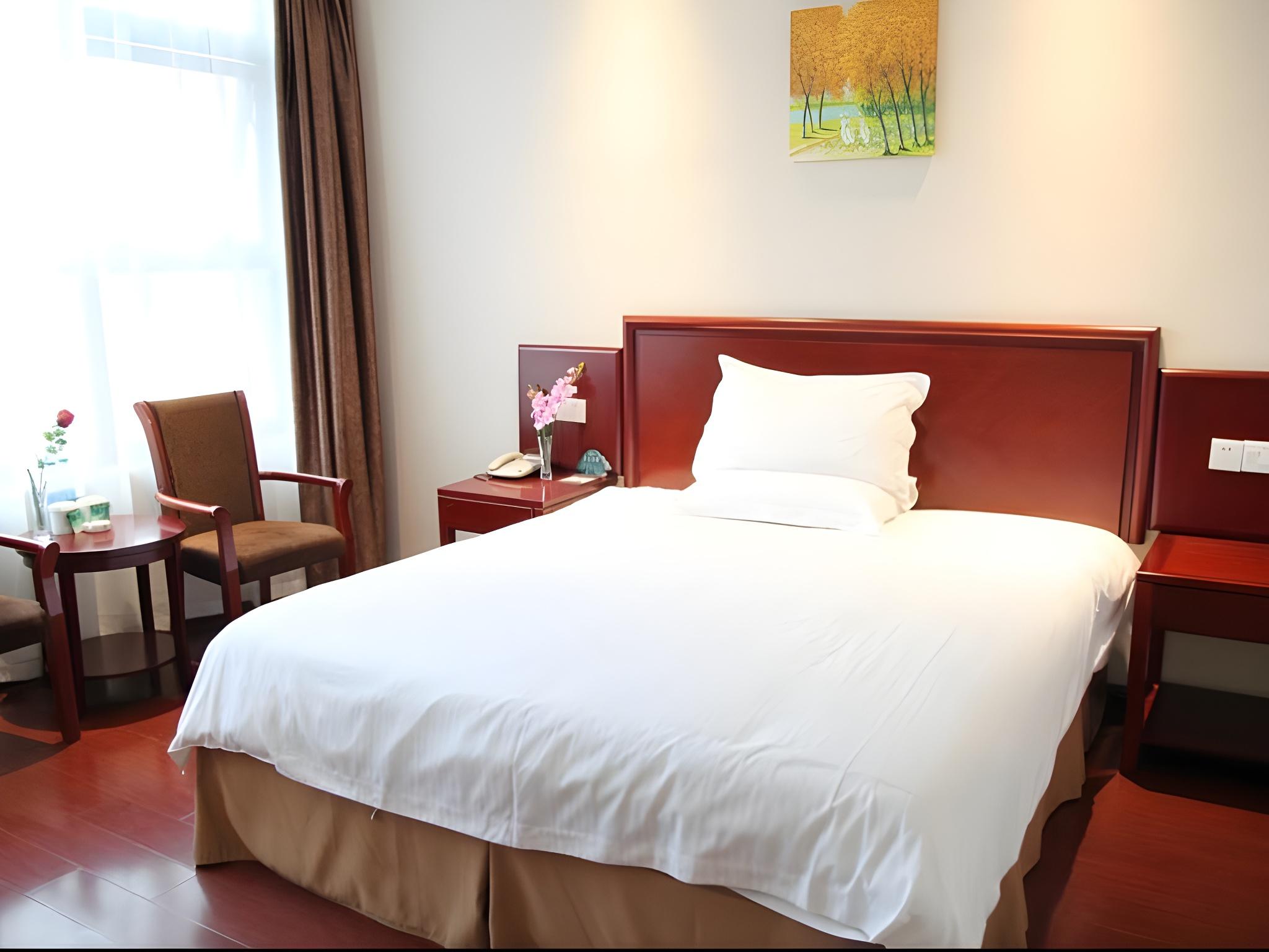 SUPERIOR, QUEEN BED