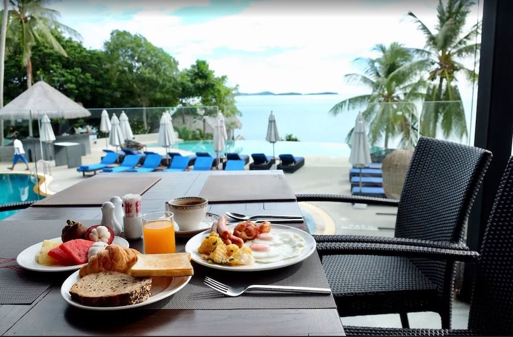 Coral Cliff Beach Resort 44/70