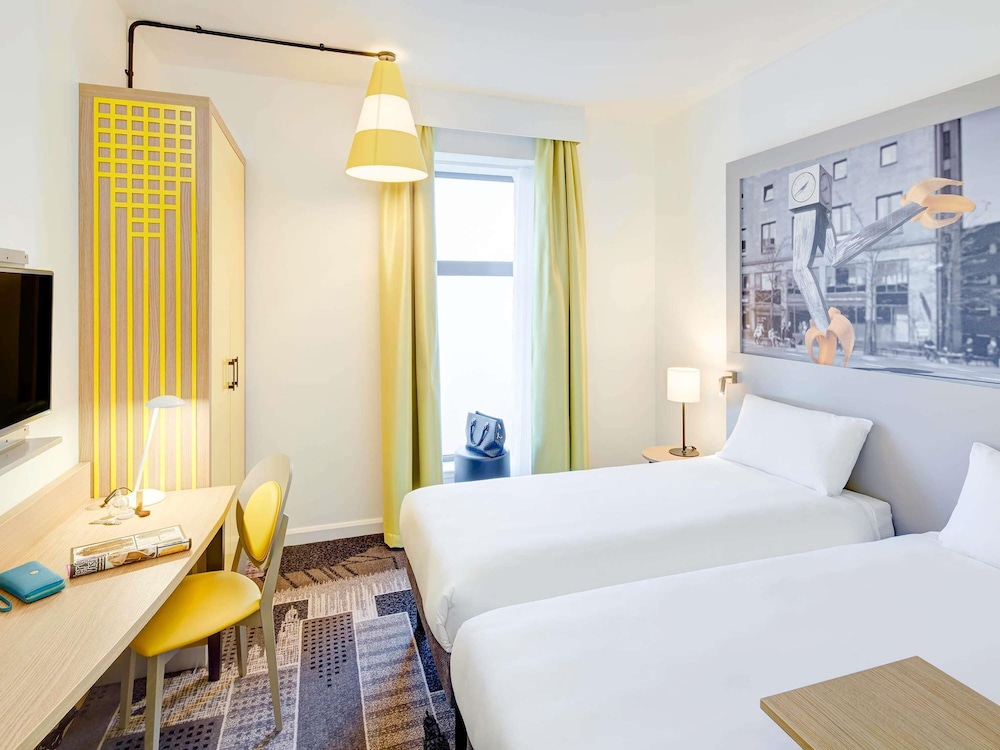 DUET, TWIN BEDS