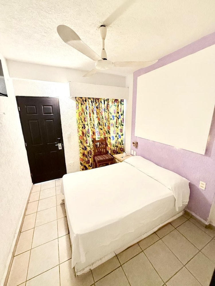 Hotel Acapulco 11/19