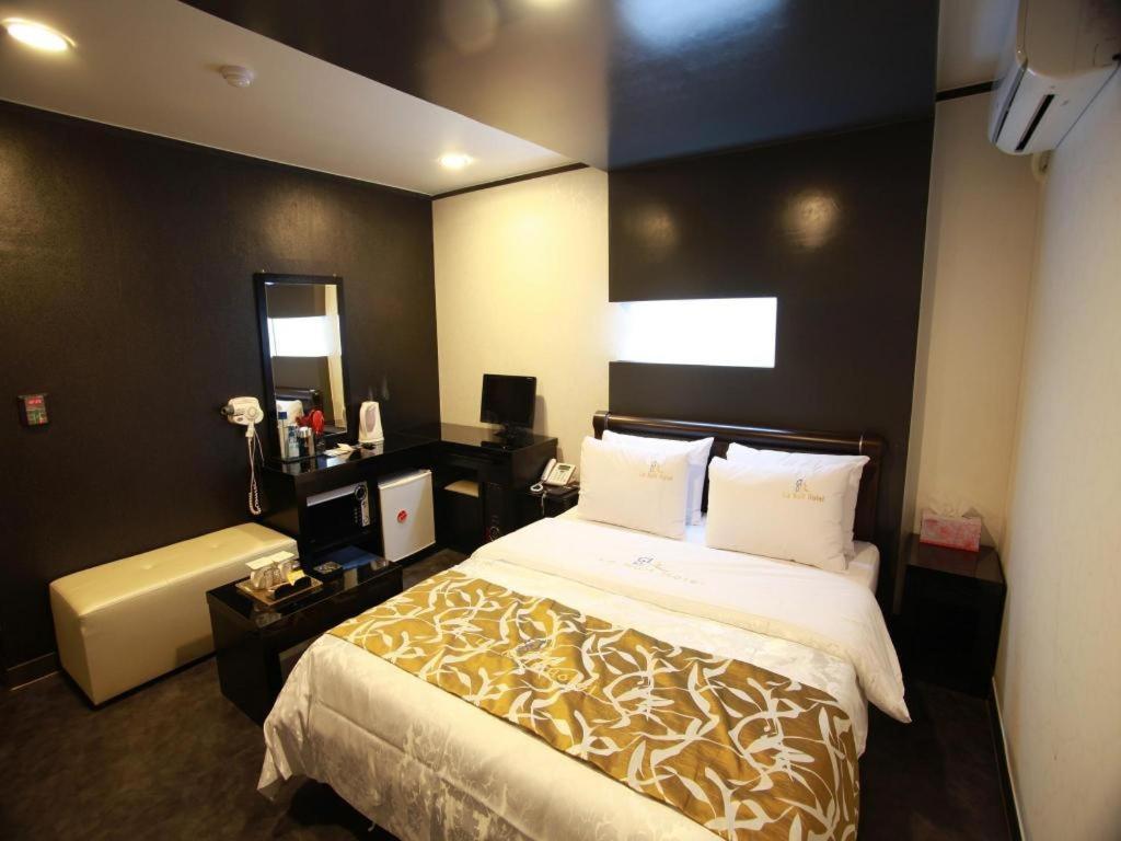 LA NUIT HOTEL 18/22