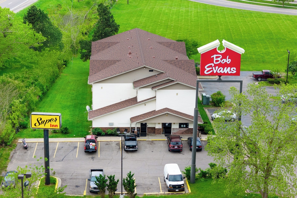 Super Inn by OYO Lansing MI 6/28