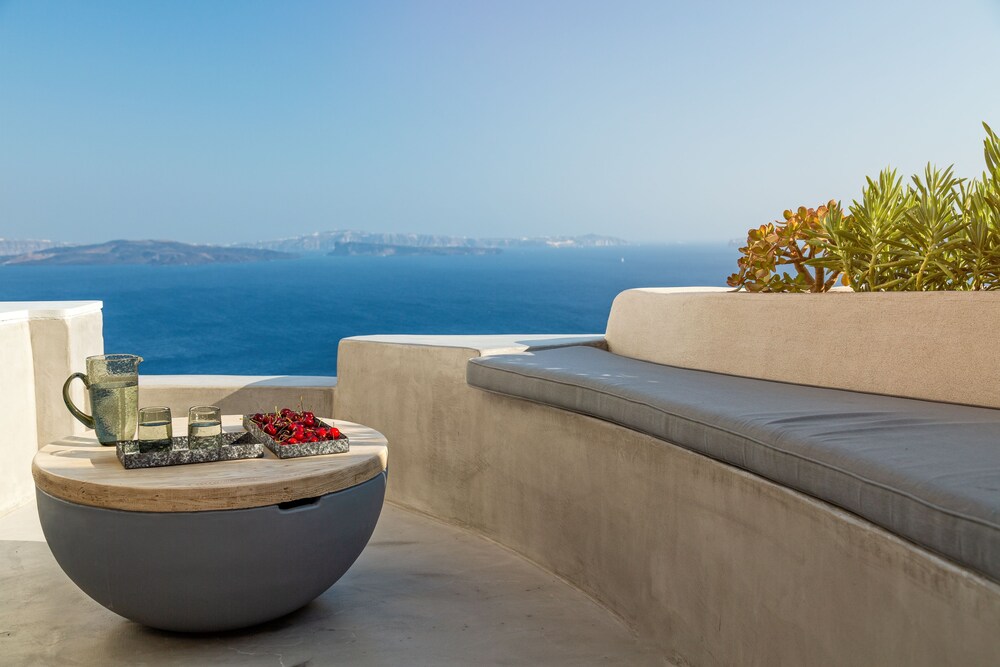 Marble Sun Villa By Caldera Houses 33/39