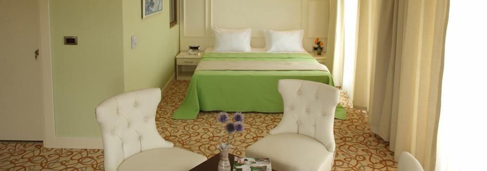Double Royal Hotel 8/30
