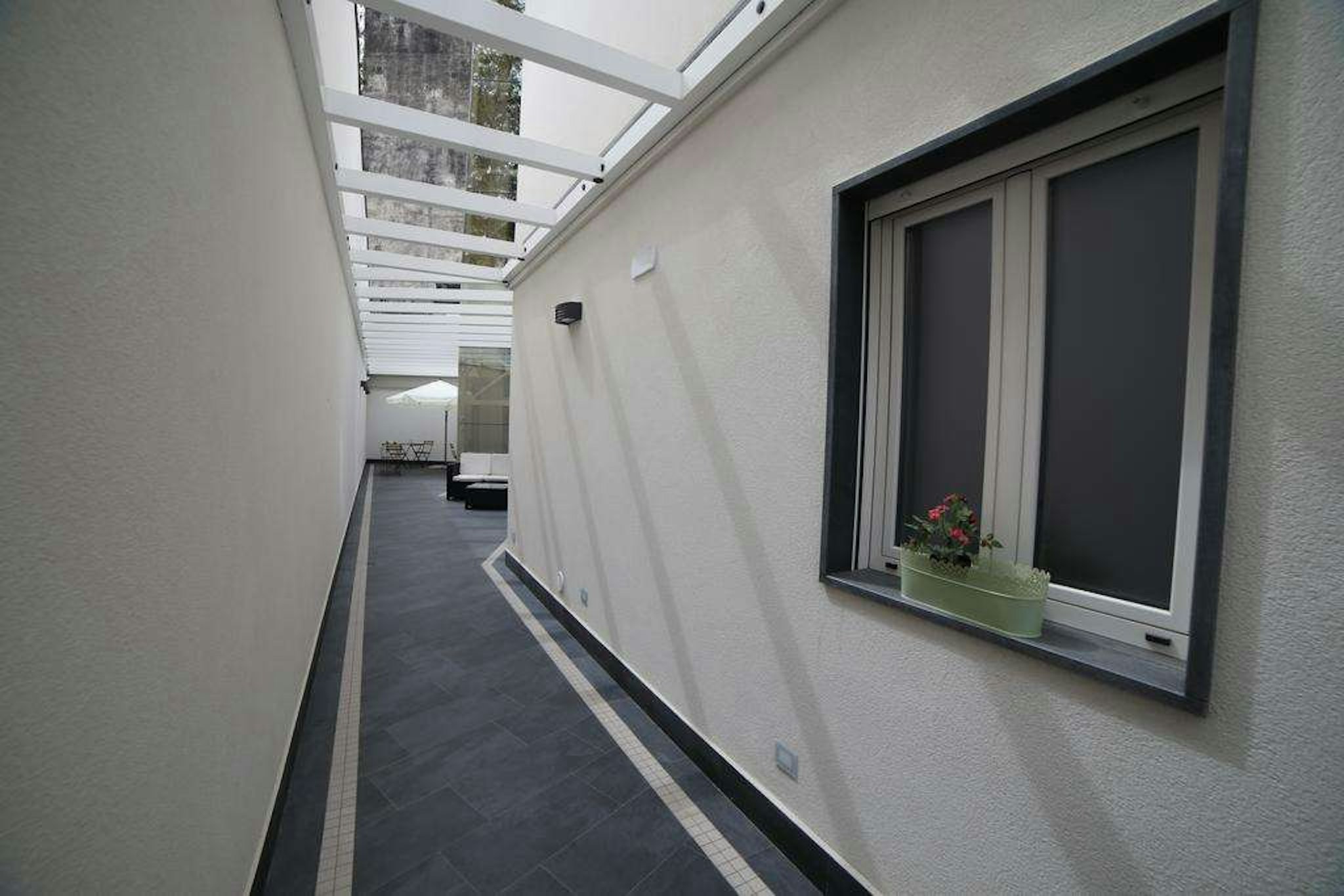 8 Room Hotel 46/80