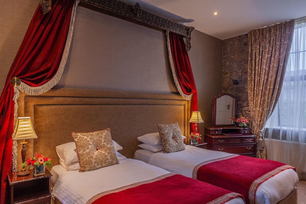Cabra Castle Hotel 12/50