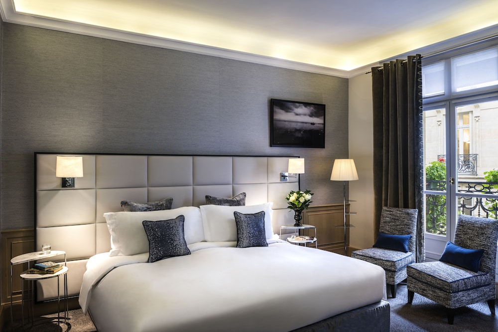 LUXURY, KING BED, BALCONY