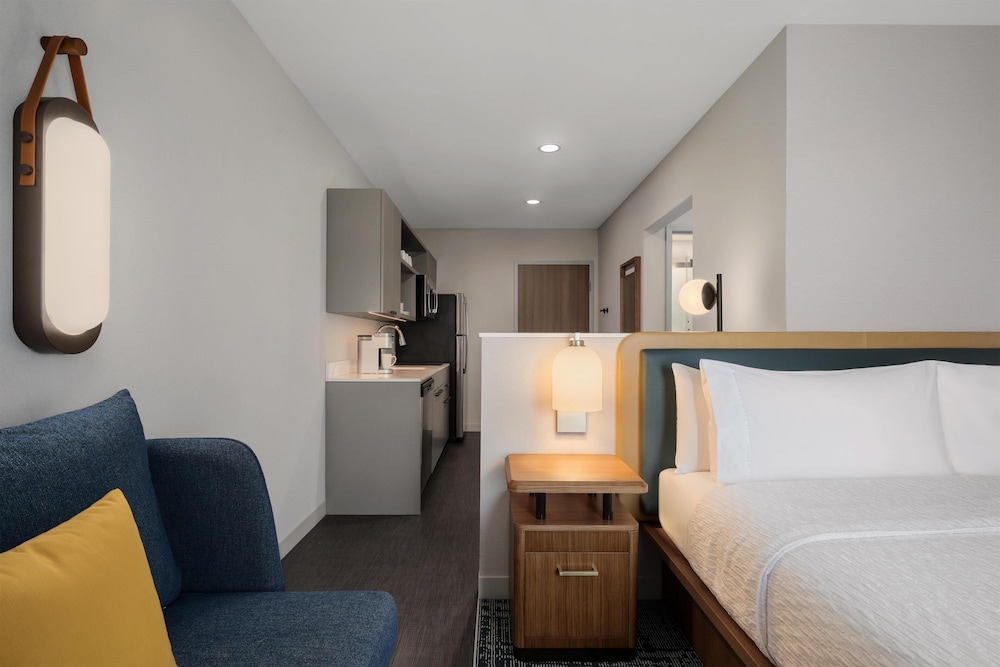 Efficiency, Suite, King Bed