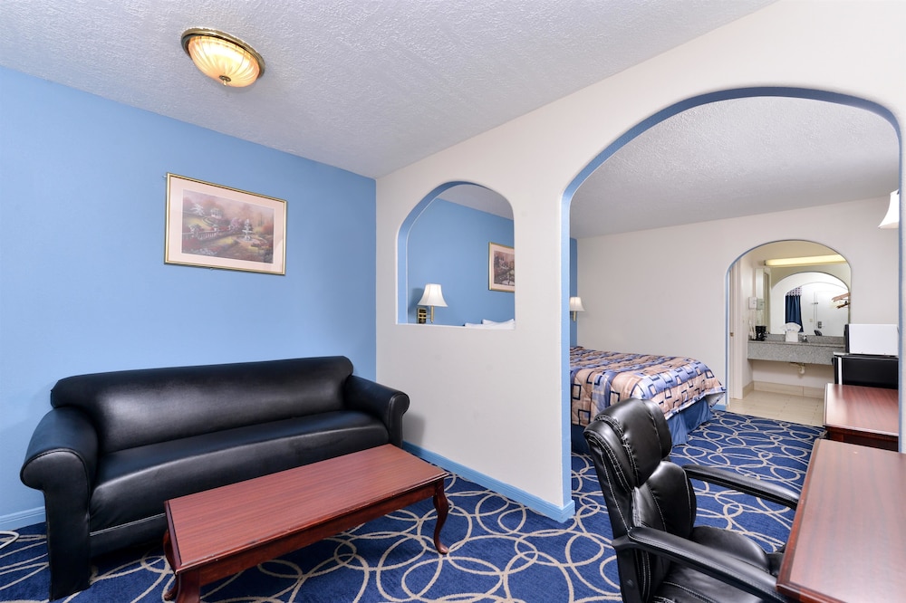 Americas Best Value Inn Suites Houston Brookhollow Nw 15/24