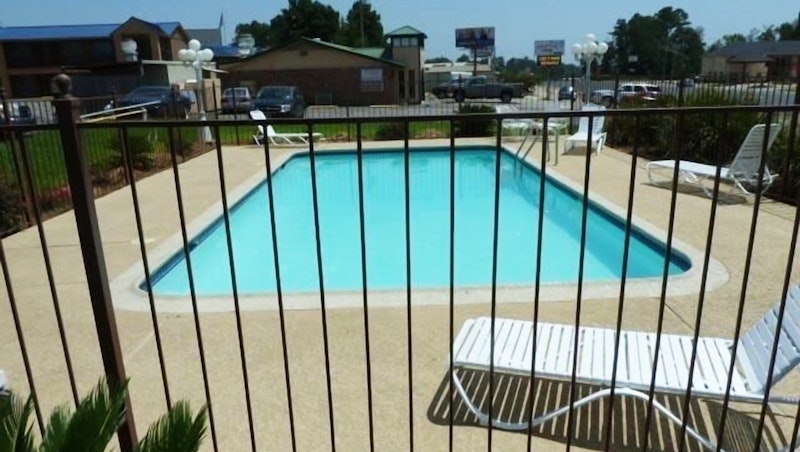 Xecutive Inn and Suites 22/37