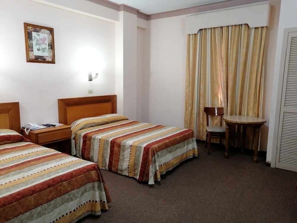Hotel Astromundo 5/23