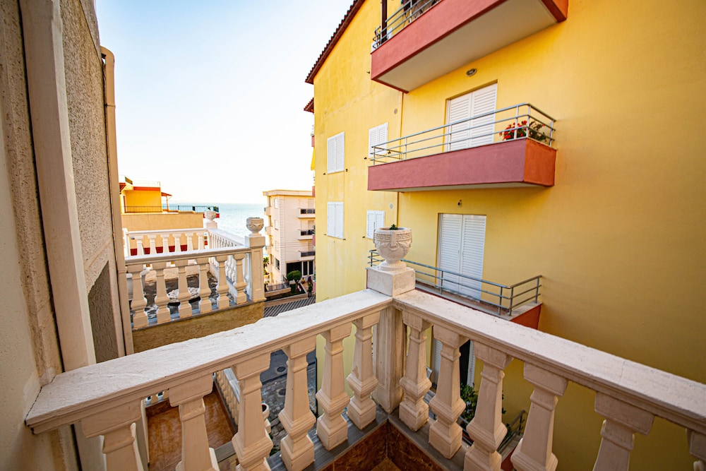 Hotel Primavera 9/50