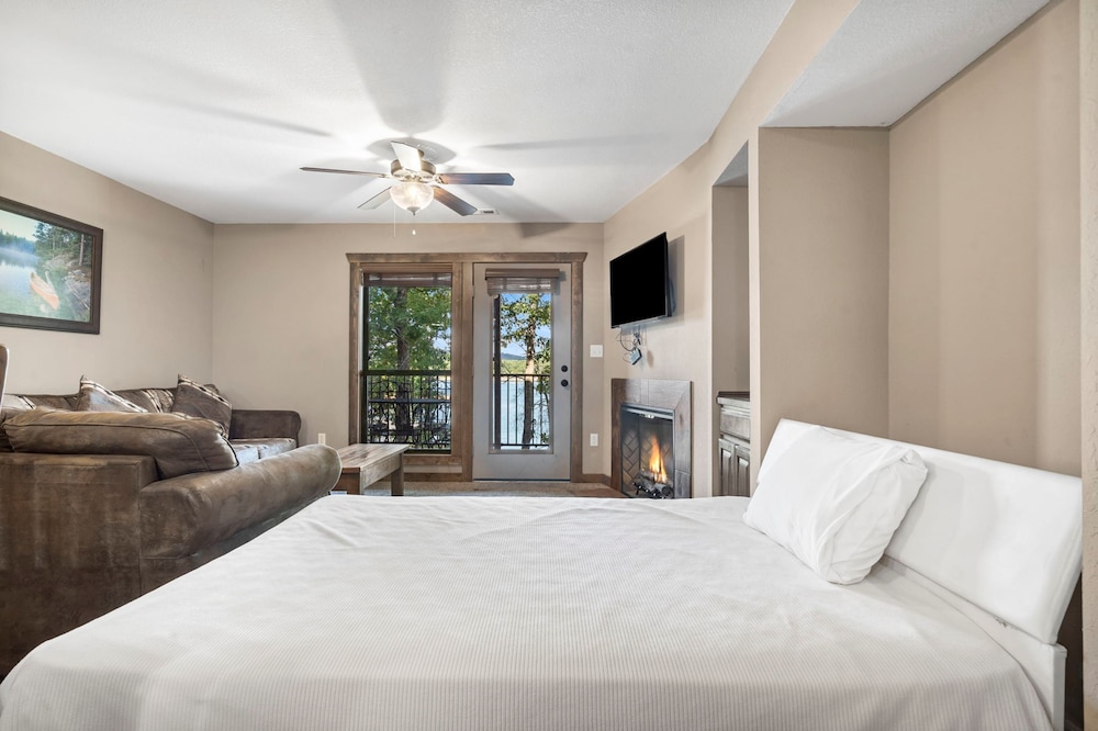 Condo, King Bed, Bunk Bed, Queen Bed, Water Front, Terrace Level
