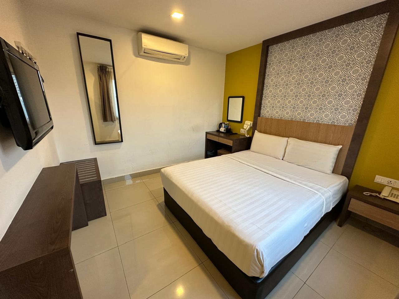 Boutique, Queen Bed