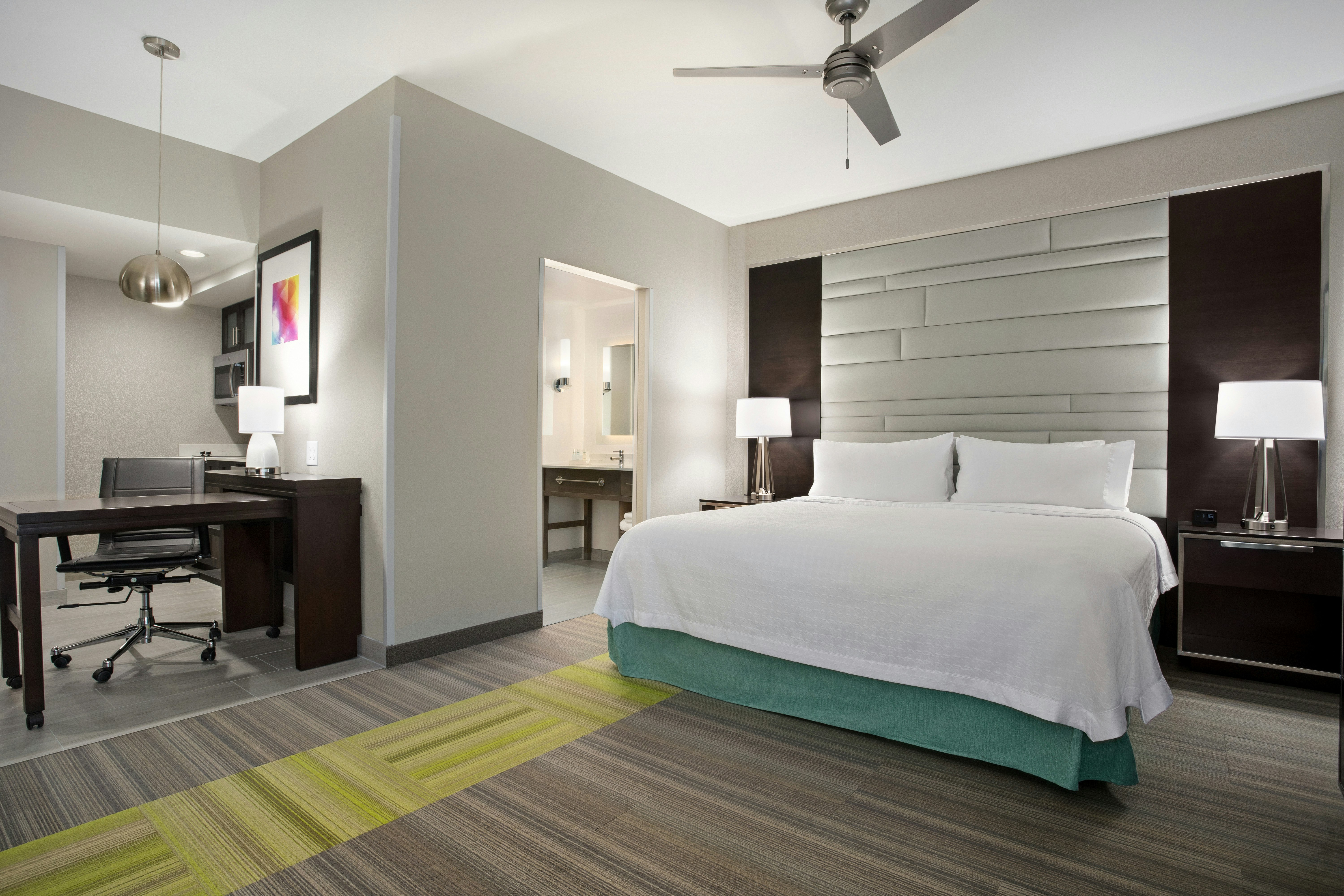 STUDIO, SUITE, KING BED
