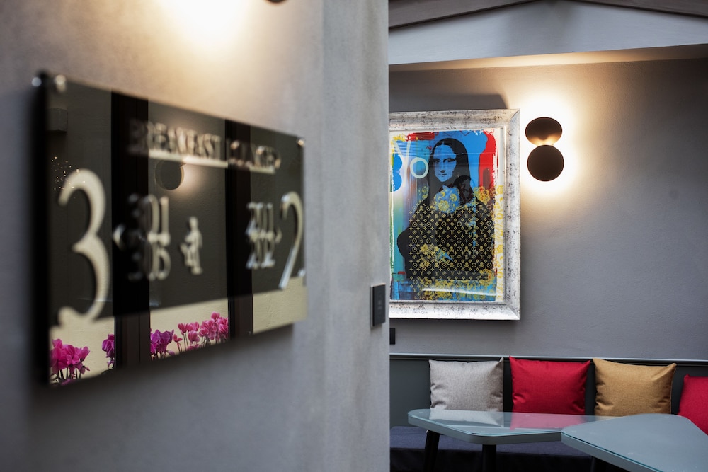 The Frame Hotel 2/46
