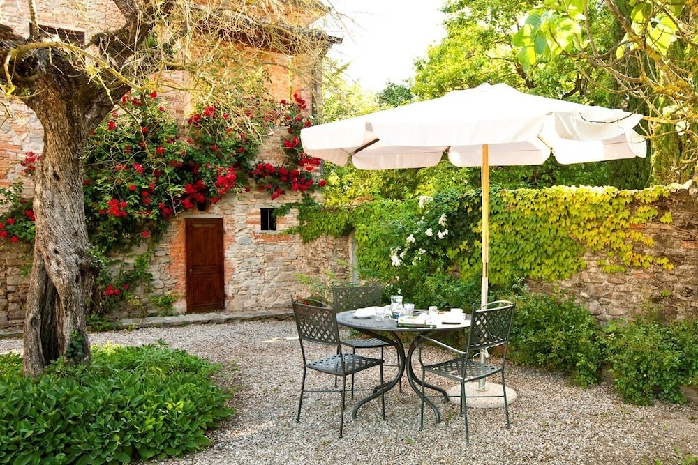 Monsignor Della Casa Country Resort 59/70