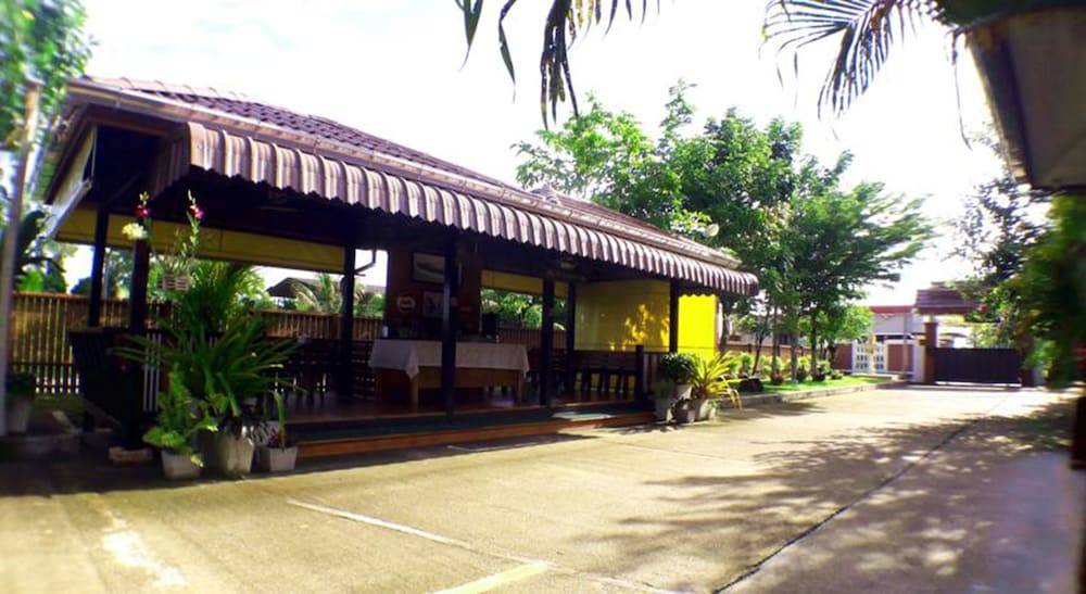 Khum Nakhon Hotel 33/47
