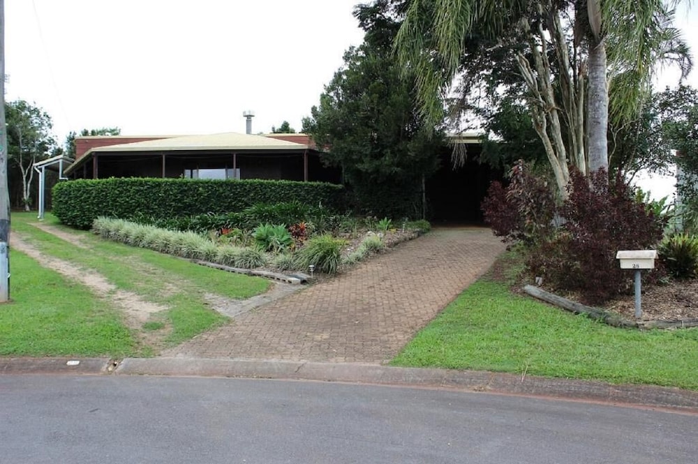 ATHERTON HINTERLAND MOTEL 6/40