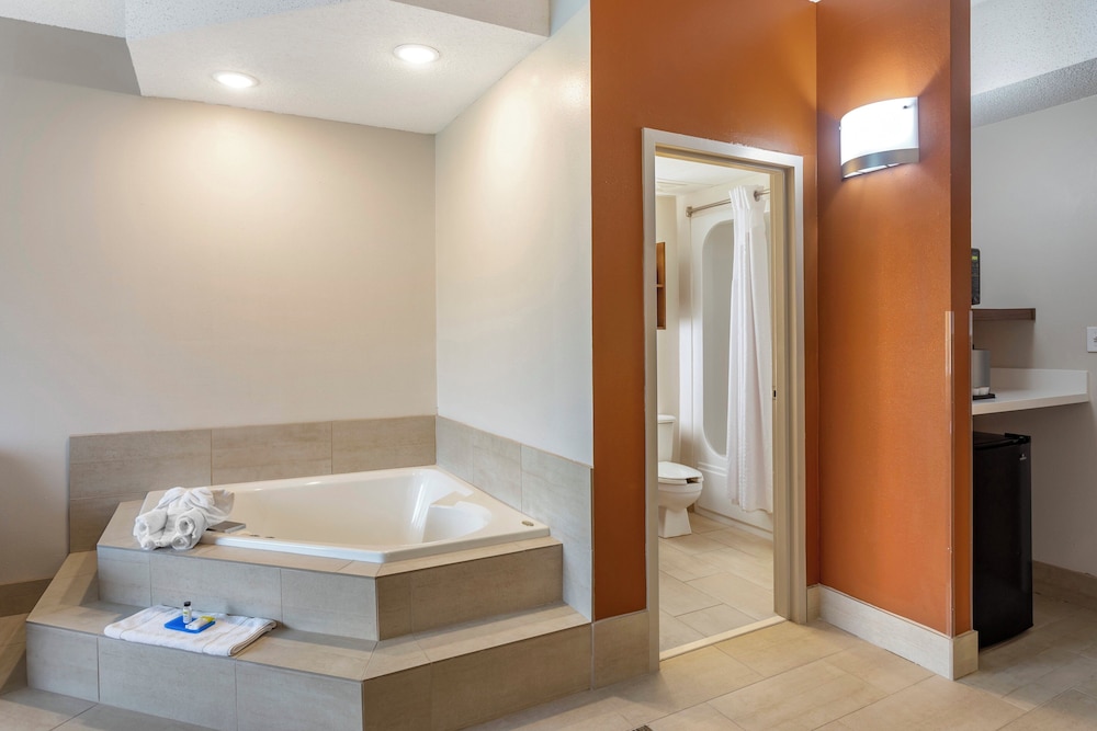 Holiday Inn Express Branson-Green Mountain Drive 72/72