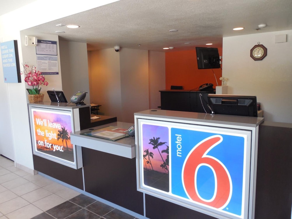 Motel6 Temecula, CA - Historic Old Town 10/62