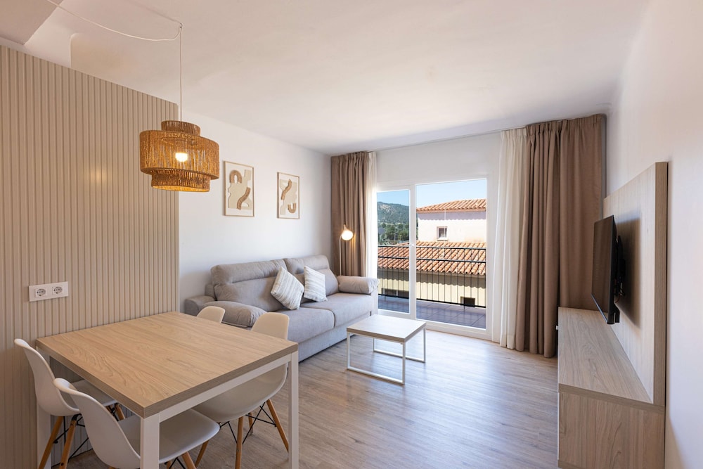 Martinez Apartments 22/62