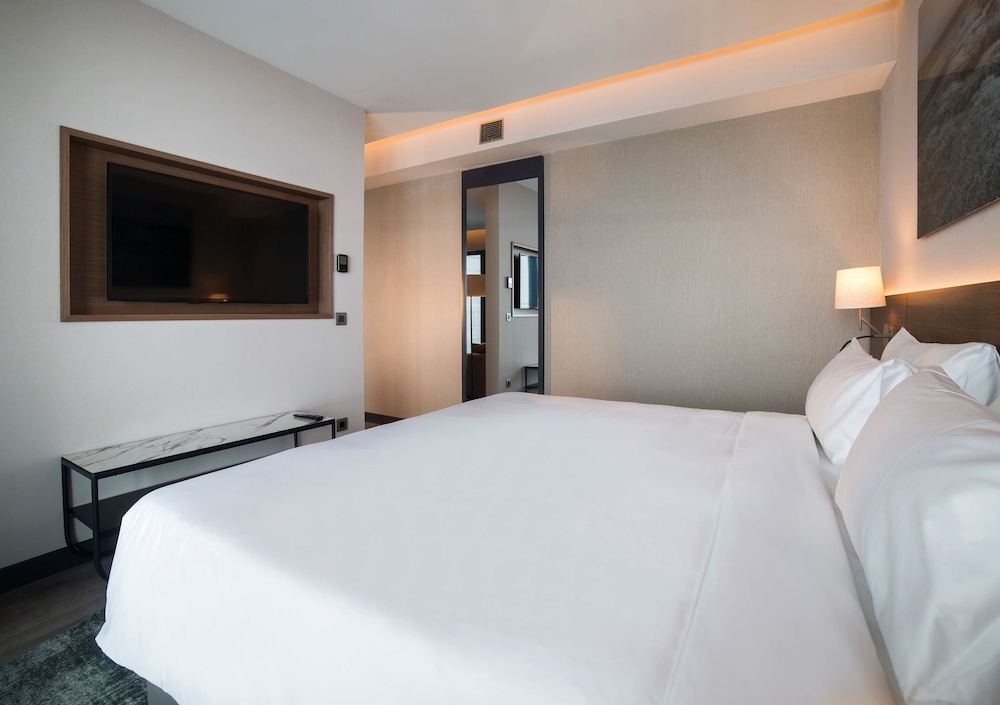 غرفة بريميوم بسرير كينج بشرفة، Radisson Blu Hotel Mount Erciyes 5/8