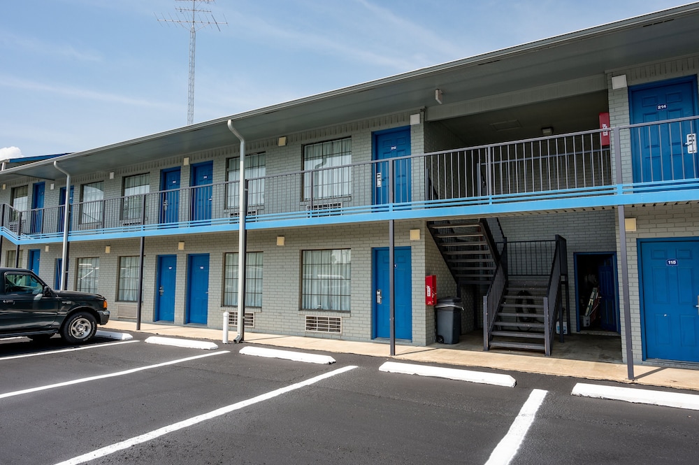 Americas Best Value Inn & Suites - Russellville 29/32