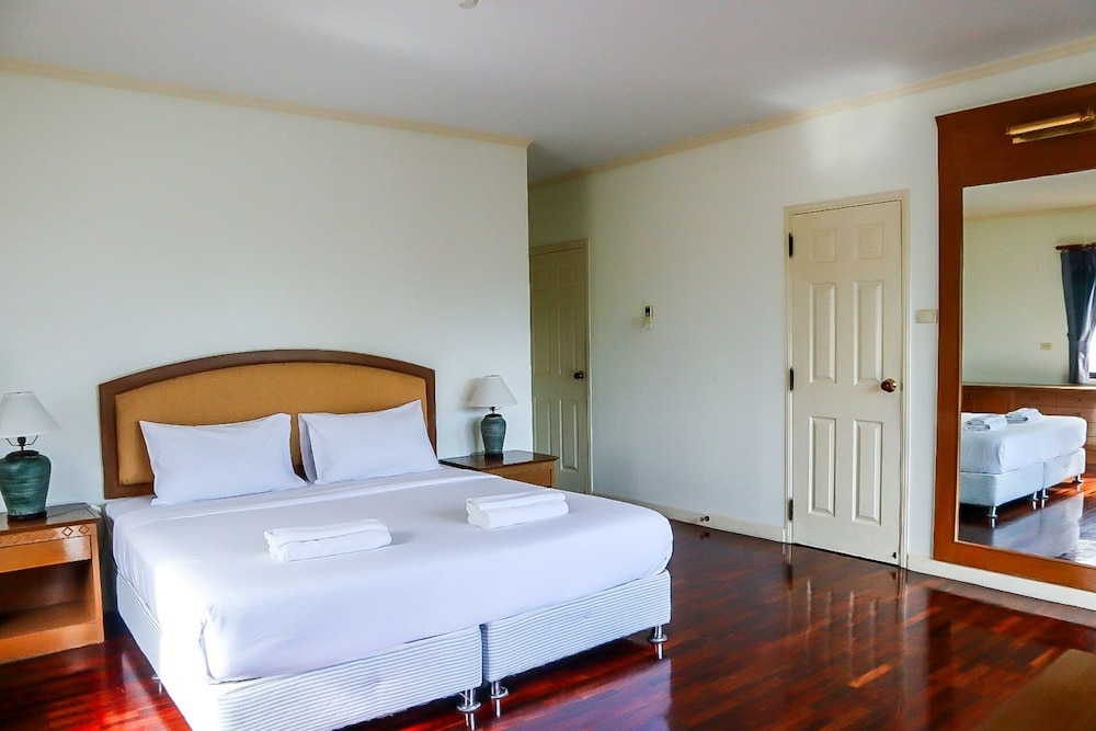 Seastar Hotel 8/43