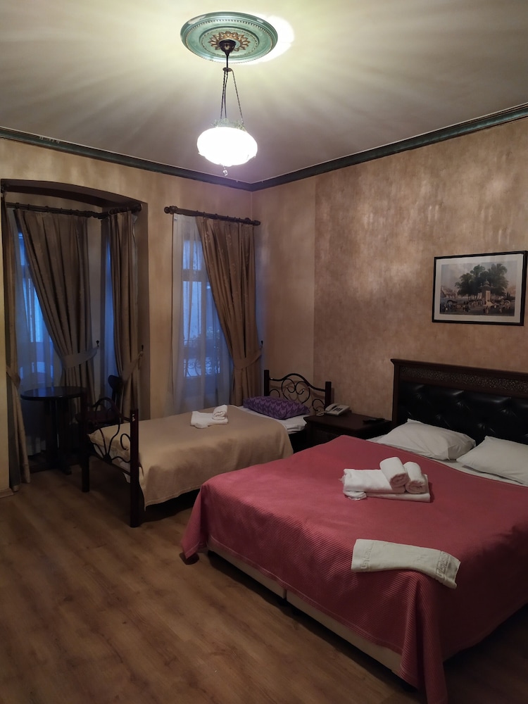 Istanbul Irish Hotel 12/40