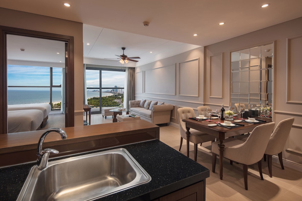Altara Suites Da Nang 22/50