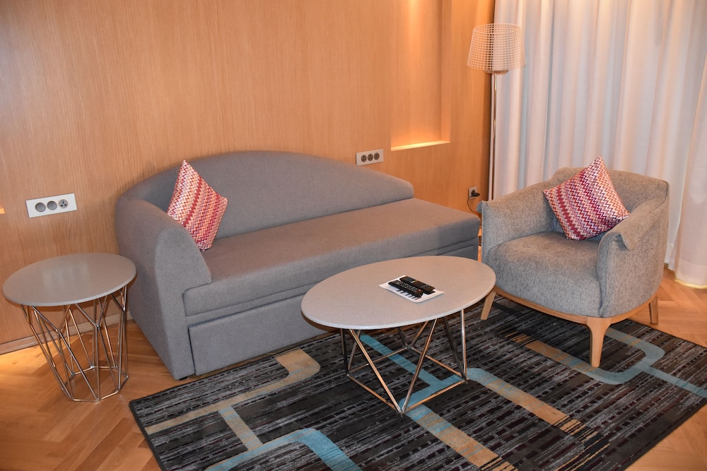 Novotel Vijayawada Varun 48/76